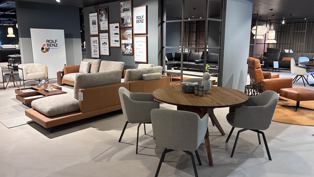 Woonopstellingen in de showroom van Gasse Wonen